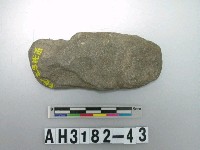 藏品(小型斜刃打製石斧)的圖片